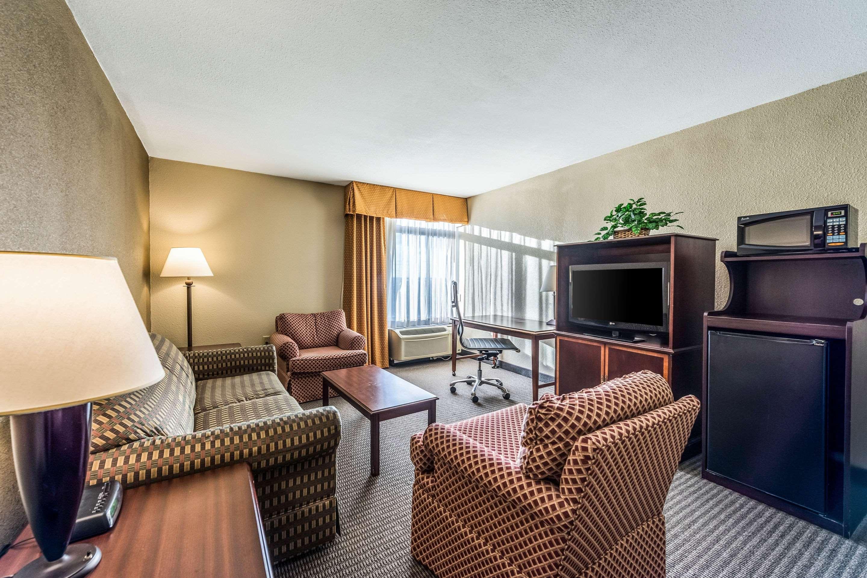 Clarion Hotel Cincinnati North Шаронвилл Экстерьер фото