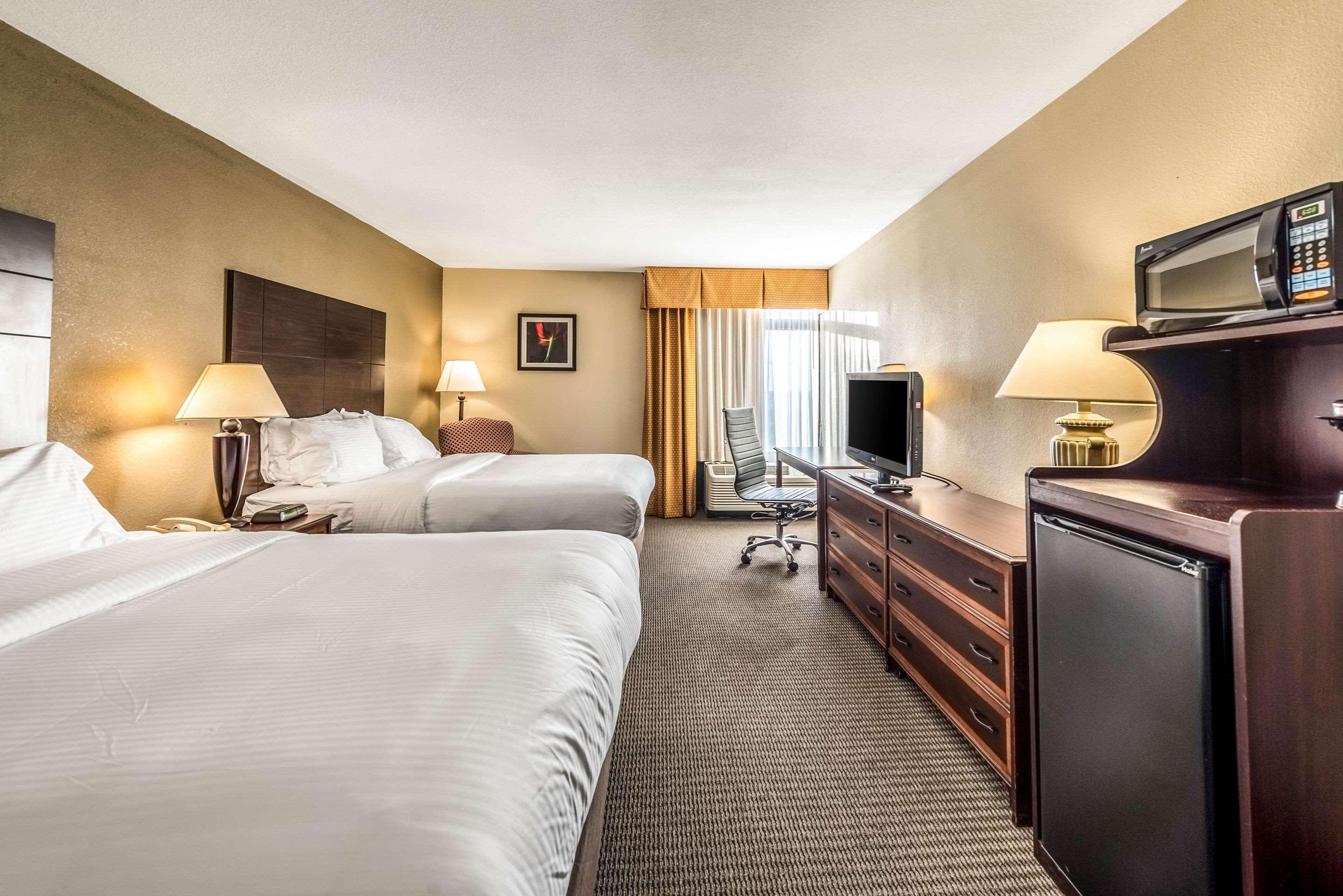 Clarion Hotel Cincinnati North Шаронвилл Экстерьер фото