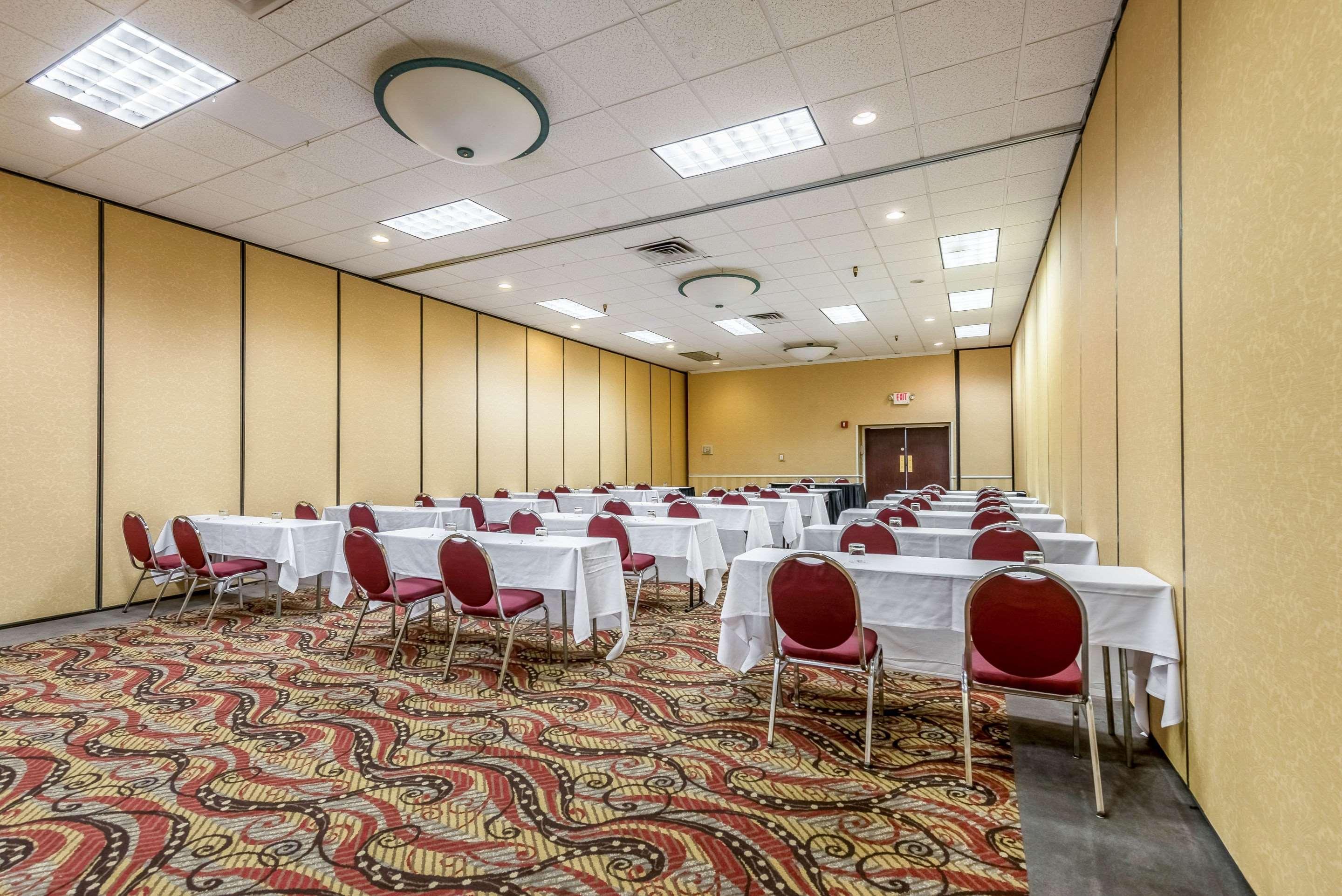 Clarion Hotel Cincinnati North Шаронвилл Экстерьер фото