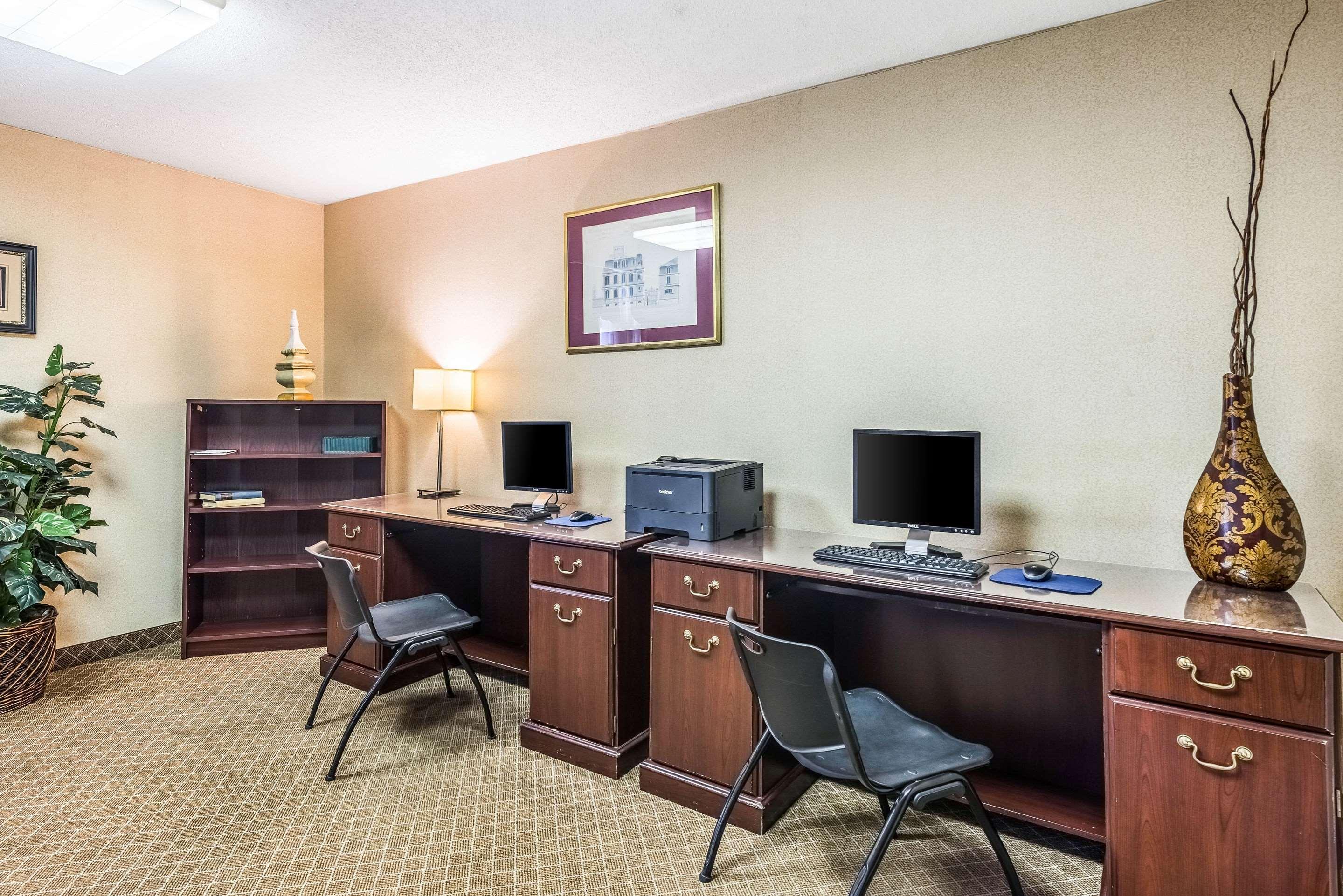 Clarion Hotel Cincinnati North Шаронвилл Экстерьер фото