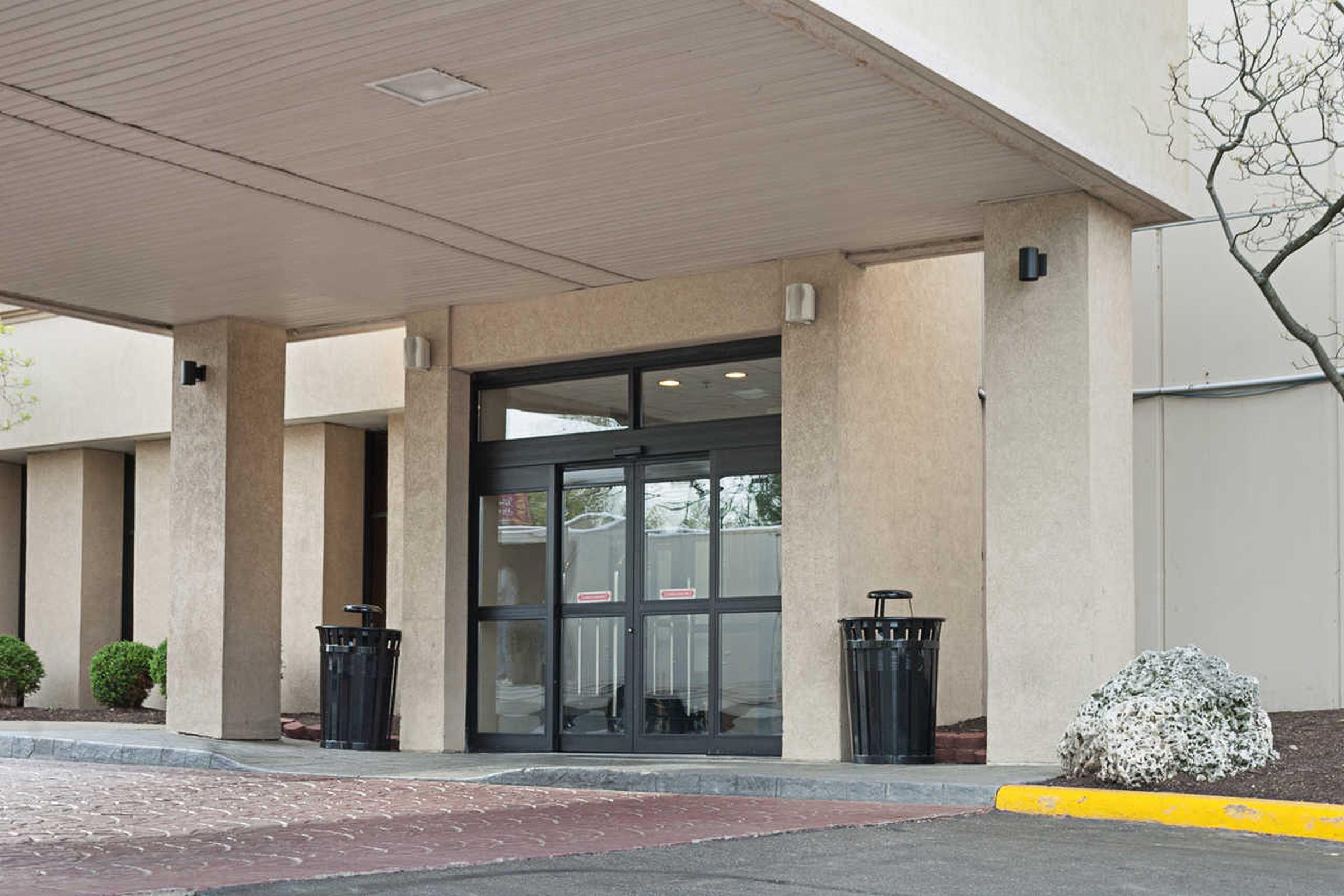 Clarion Hotel Cincinnati North Шаронвилл Экстерьер фото