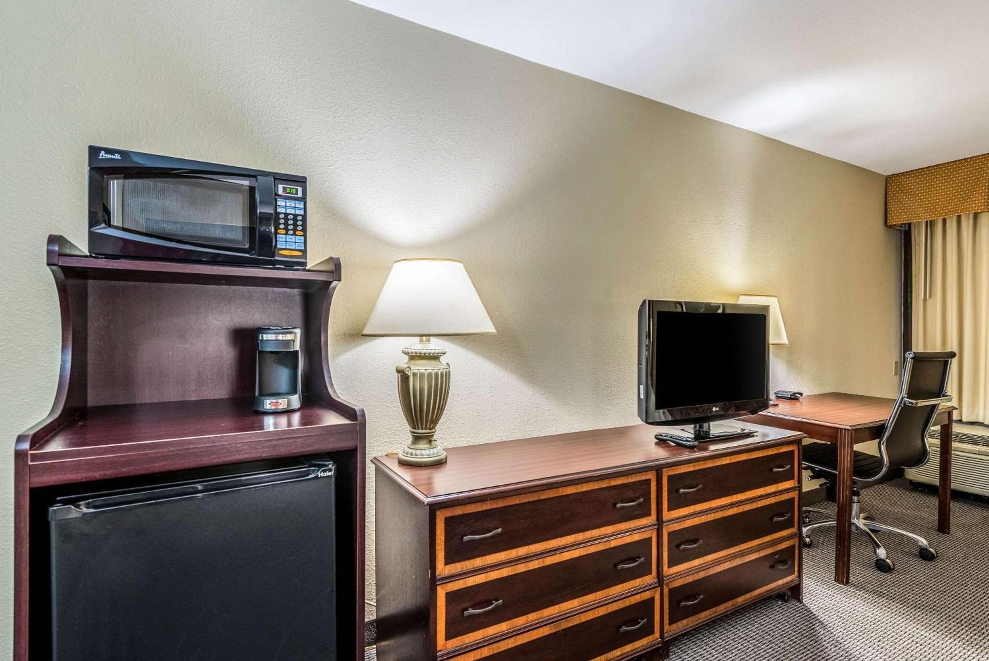 Clarion Hotel Cincinnati North Шаронвилл Экстерьер фото
