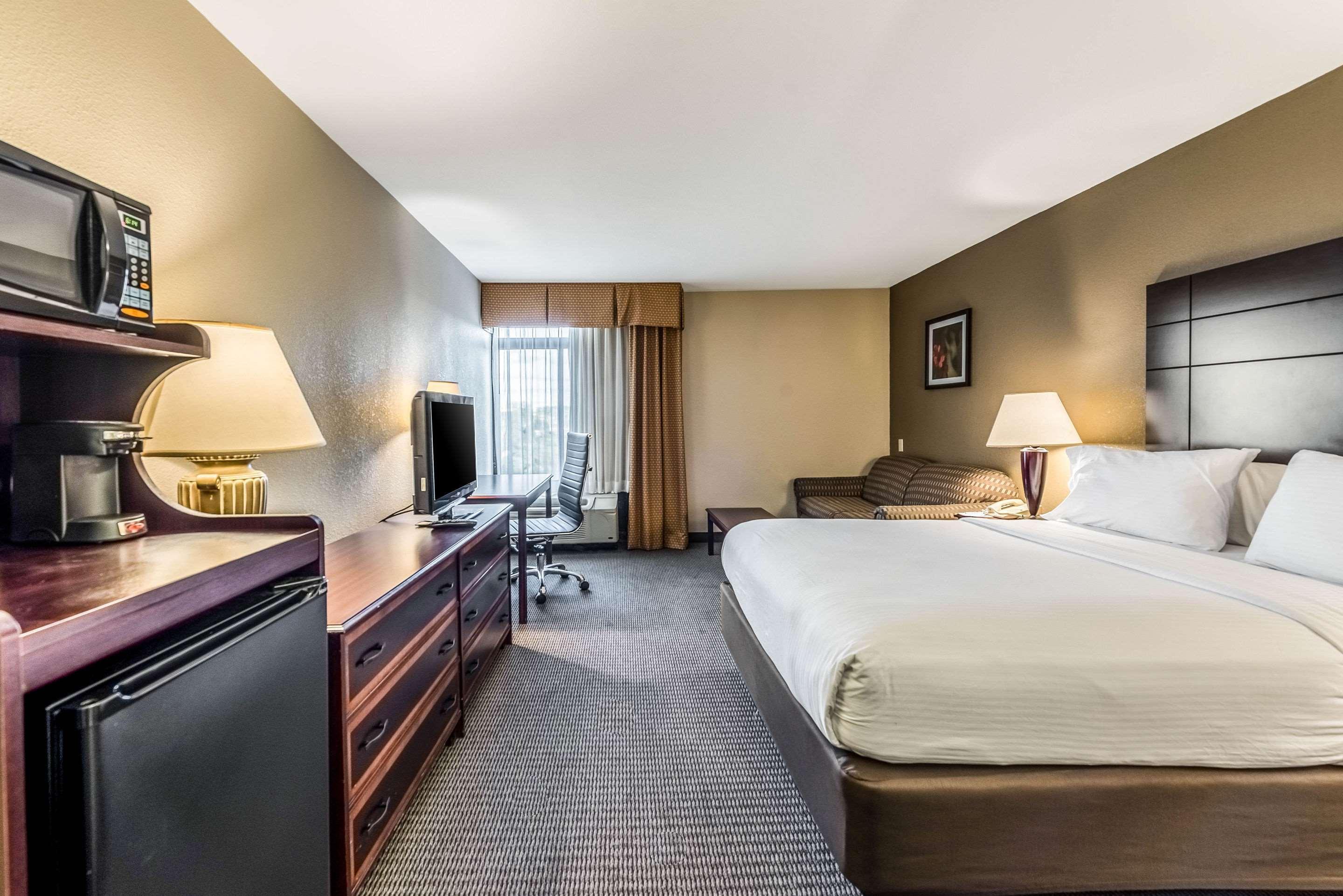 Clarion Hotel Cincinnati North Шаронвилл Экстерьер фото