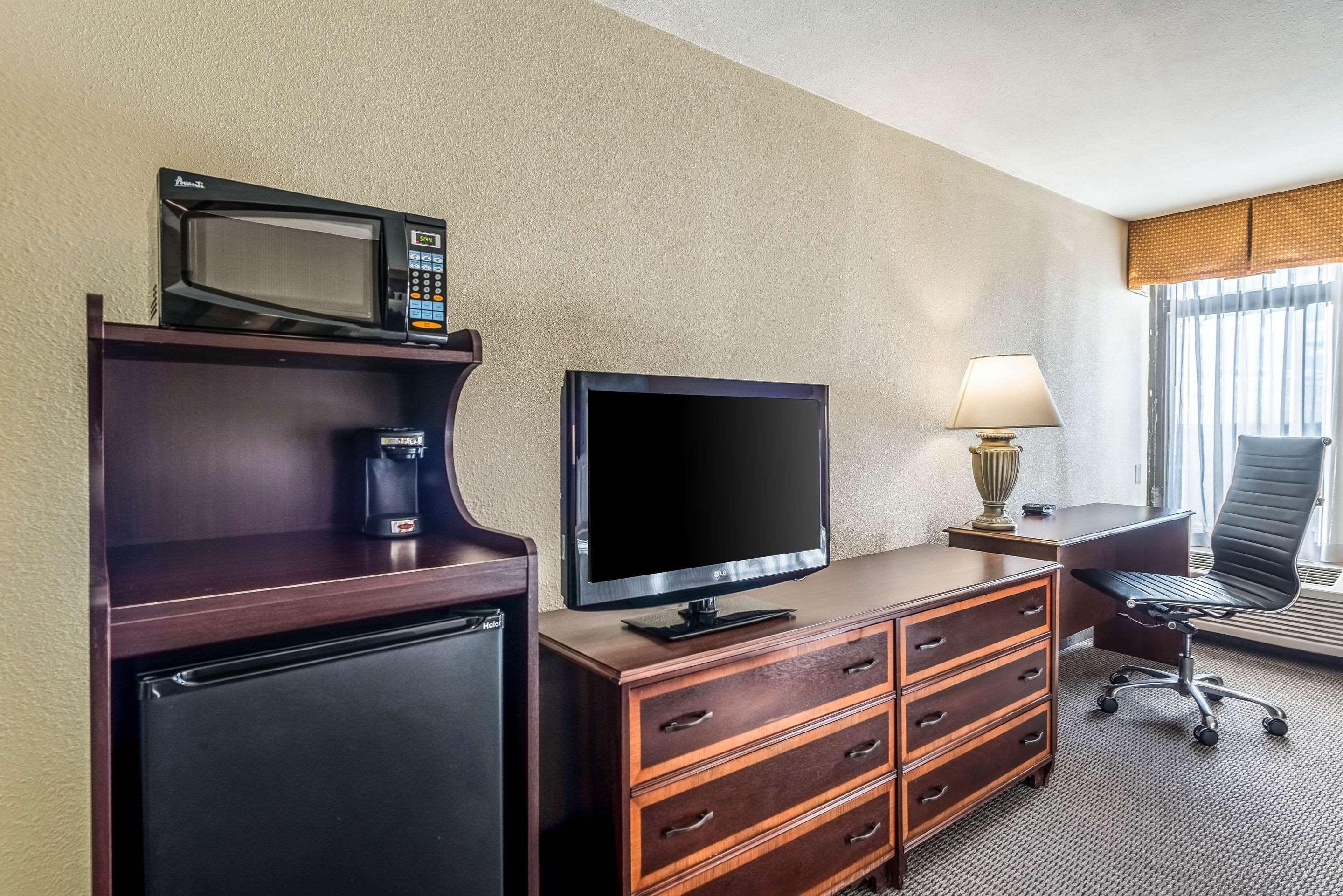 Clarion Hotel Cincinnati North Шаронвилл Экстерьер фото