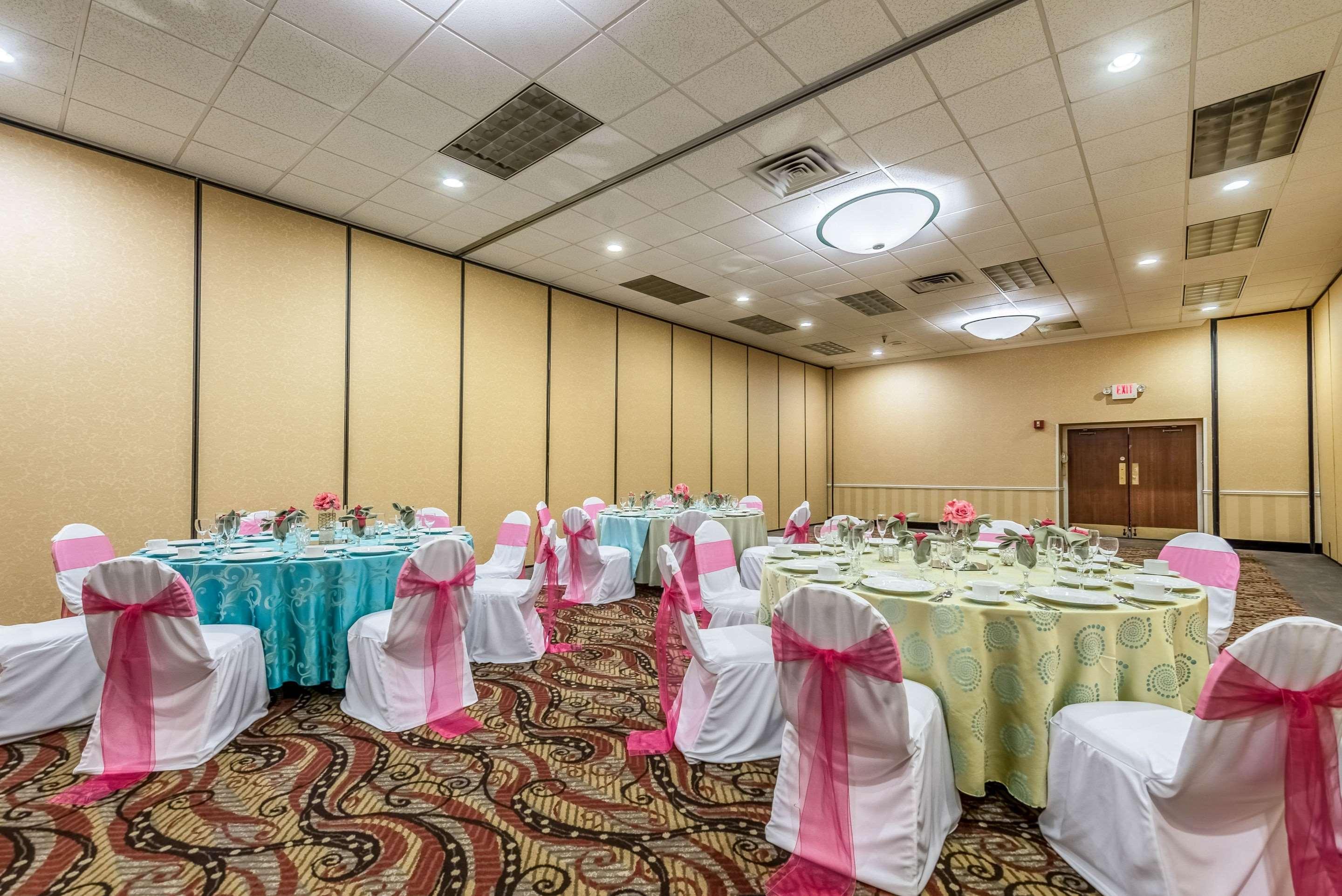 Clarion Hotel Cincinnati North Шаронвилл Экстерьер фото
