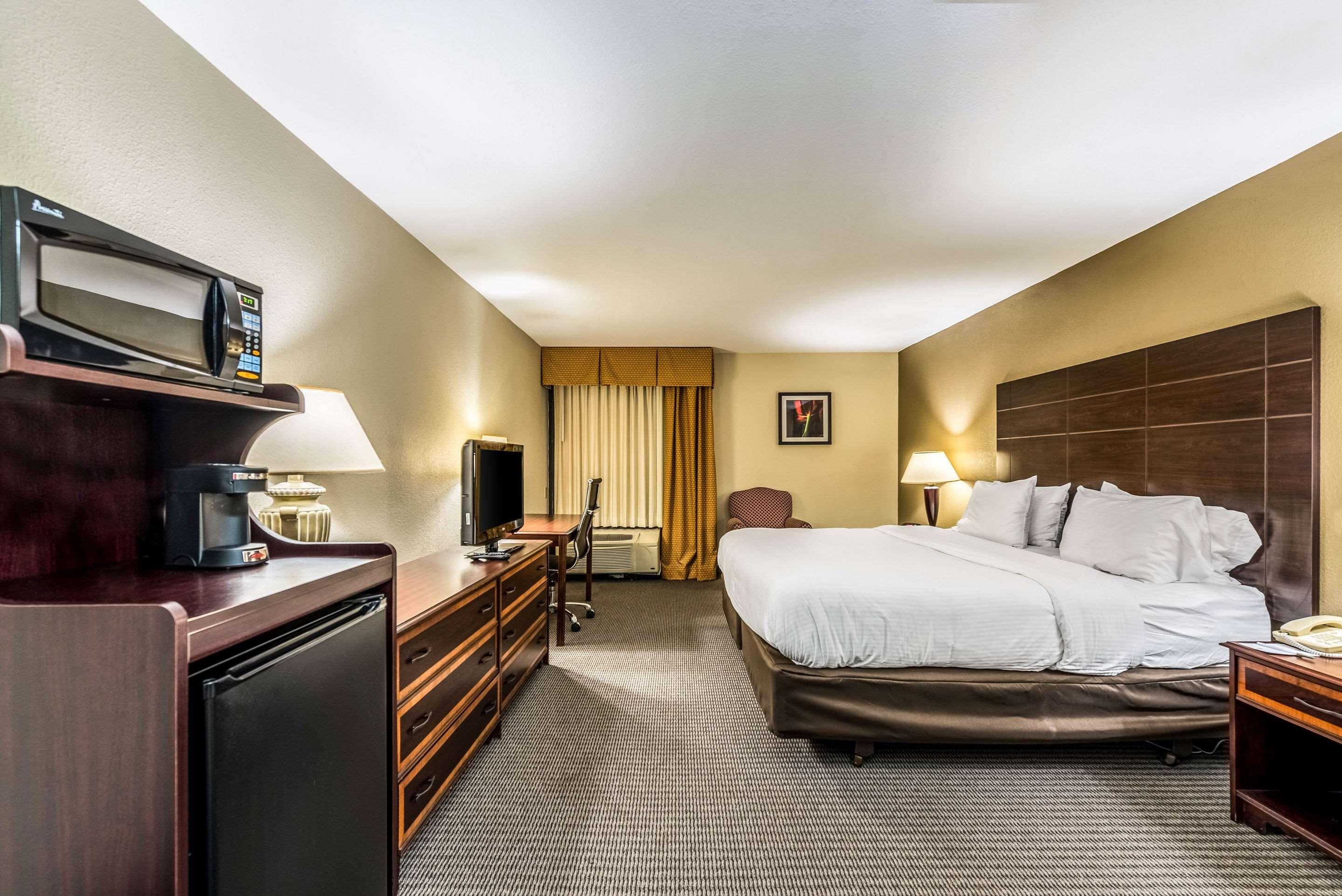 Clarion Hotel Cincinnati North Шаронвилл Экстерьер фото