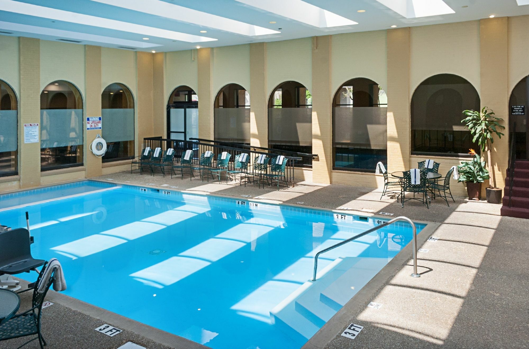 Clarion Hotel Cincinnati North Шаронвилл Экстерьер фото